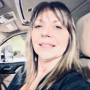 Meet your Posher, Deborah